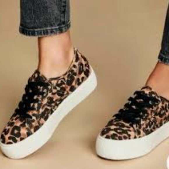 Steve Madden Emmi Leopard Print Platform SneakersTrendy Leopard Print Sneakers - Picture 1 of 8